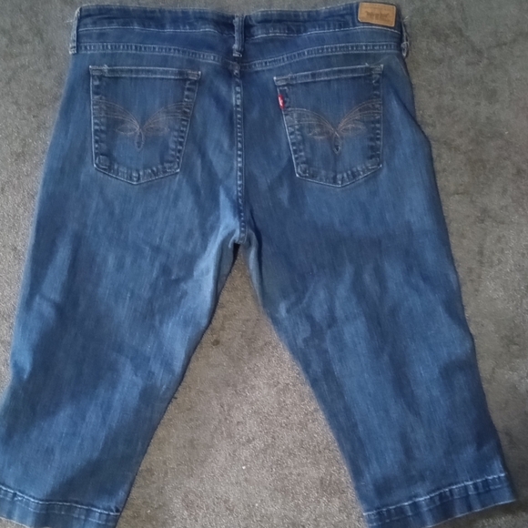 Levi's Blue Denim Cropped Capris - Picture 2 of 6